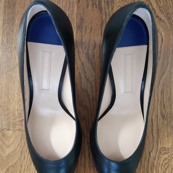 COPY - Stuart Weitzman Black Leather Pumps - Picture 3 of 4